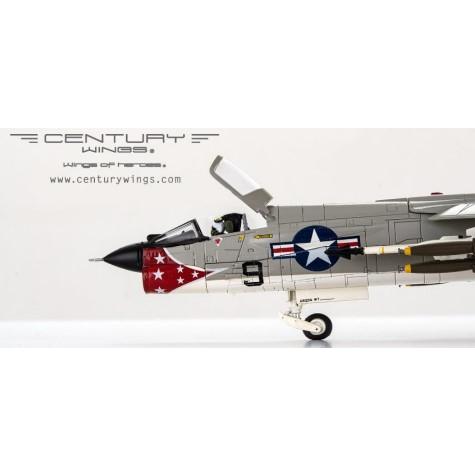 ☆美品・1/72スケール☆F-8E クルセイダー CENTURY WINGS ☆美品・1/72