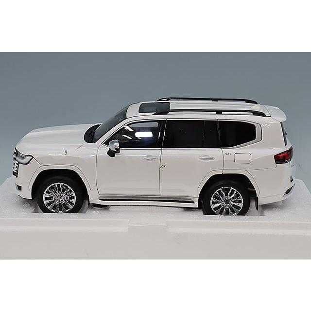 LCDモデル 1/18 ランドクルーザー300 ZX ホワイト : キッドボックス