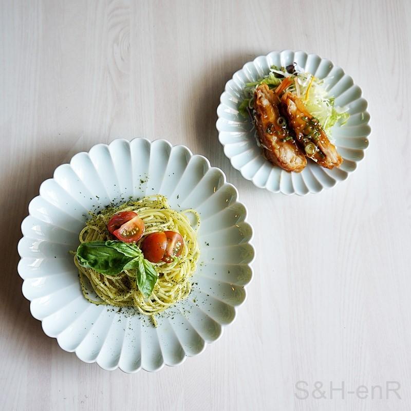 波佐見焼 皿 7寸皿 大皿 21cm 青白 菊彫り 菊皿 洸琳窯 食器 青磁 菊花