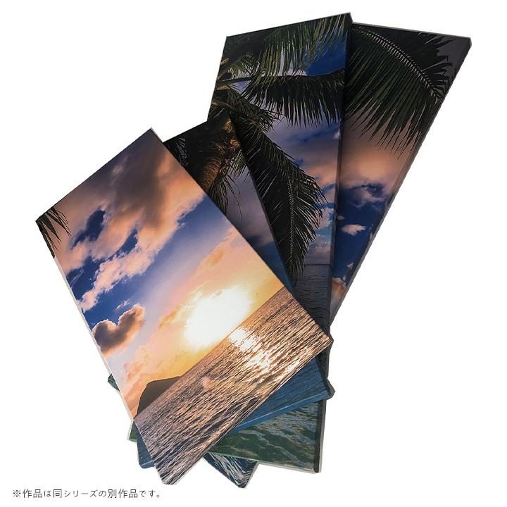フォトパネル Surfboard on the beach at sunset 4枚セット 分割 海