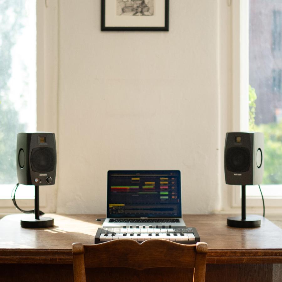 一台限りの限定特価！ 撮影用開封品 新品同様 ADAM AUDIO D3V Black