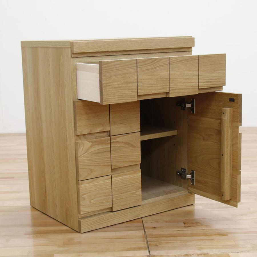 木製ハート型扉のキャビネット(タキ) 木製ハート型扉のキャビネット