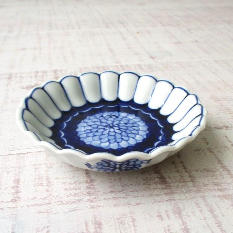 有田焼 小皿 豆皿 丸皿 染付 手描き 菊紋丸菊花型手塩皿 おしゃれ 繊細