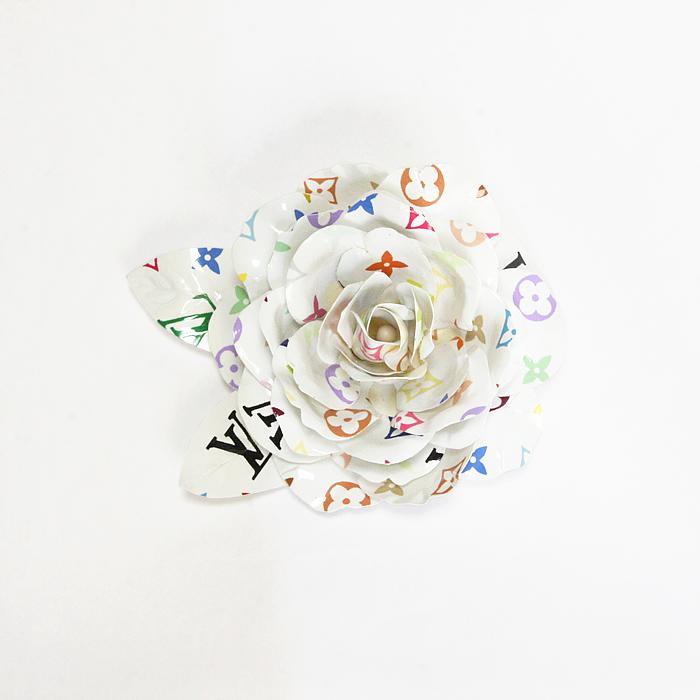 ルイヴィトンマルチカラー花型ブローチ ホワイト マルチカラー
