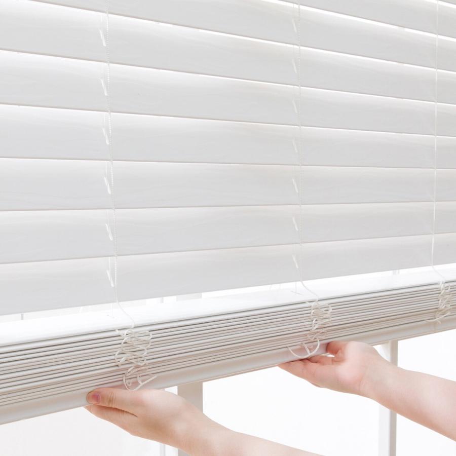 ニトリ（NITORI） ひもなし簡単昇降 木目調ブラインド(176X183 WH