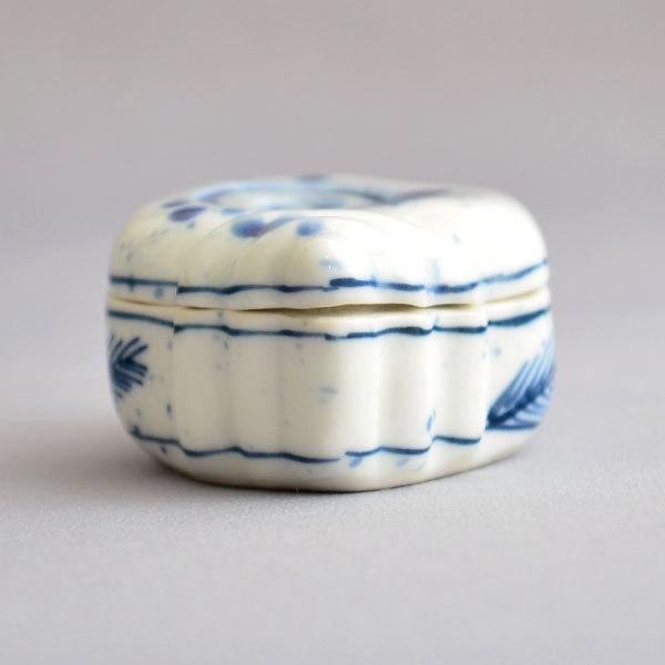 B528b 香合 夏目有彦作 共箱 笹竜胆図 木地漆塗 青貝 茶道具 B528b