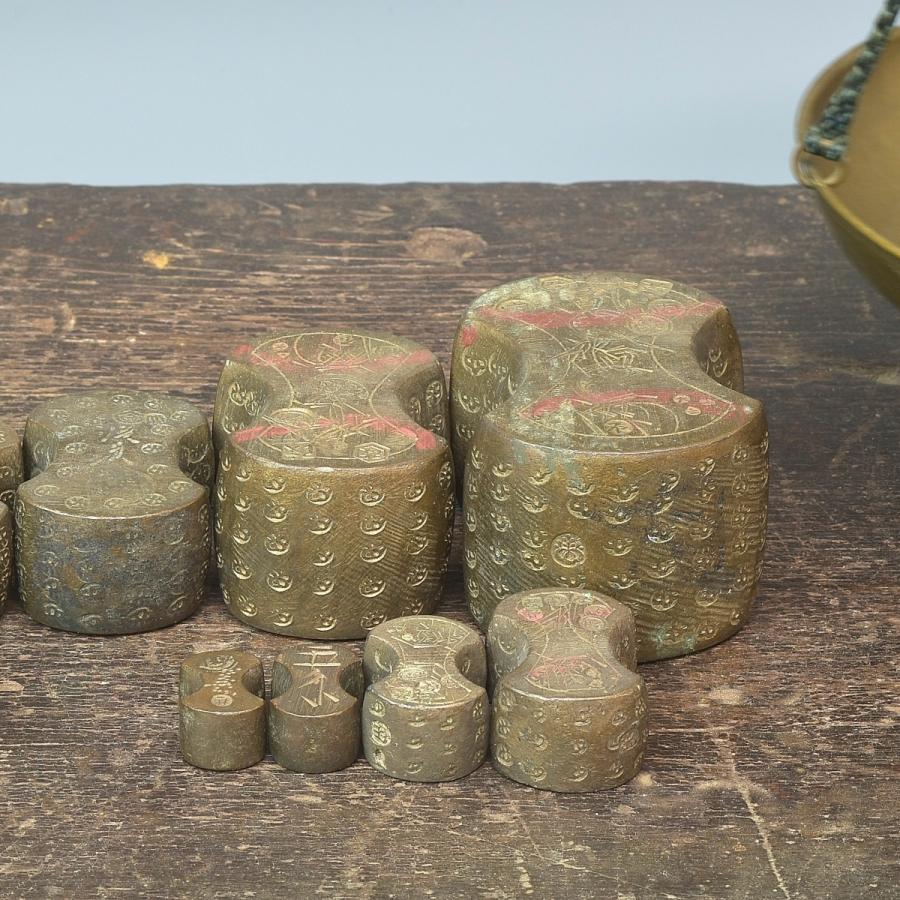 趣楽】 江戸時代 両替秤 分銅15種 高さ73cm 重量9，1kg 天秤