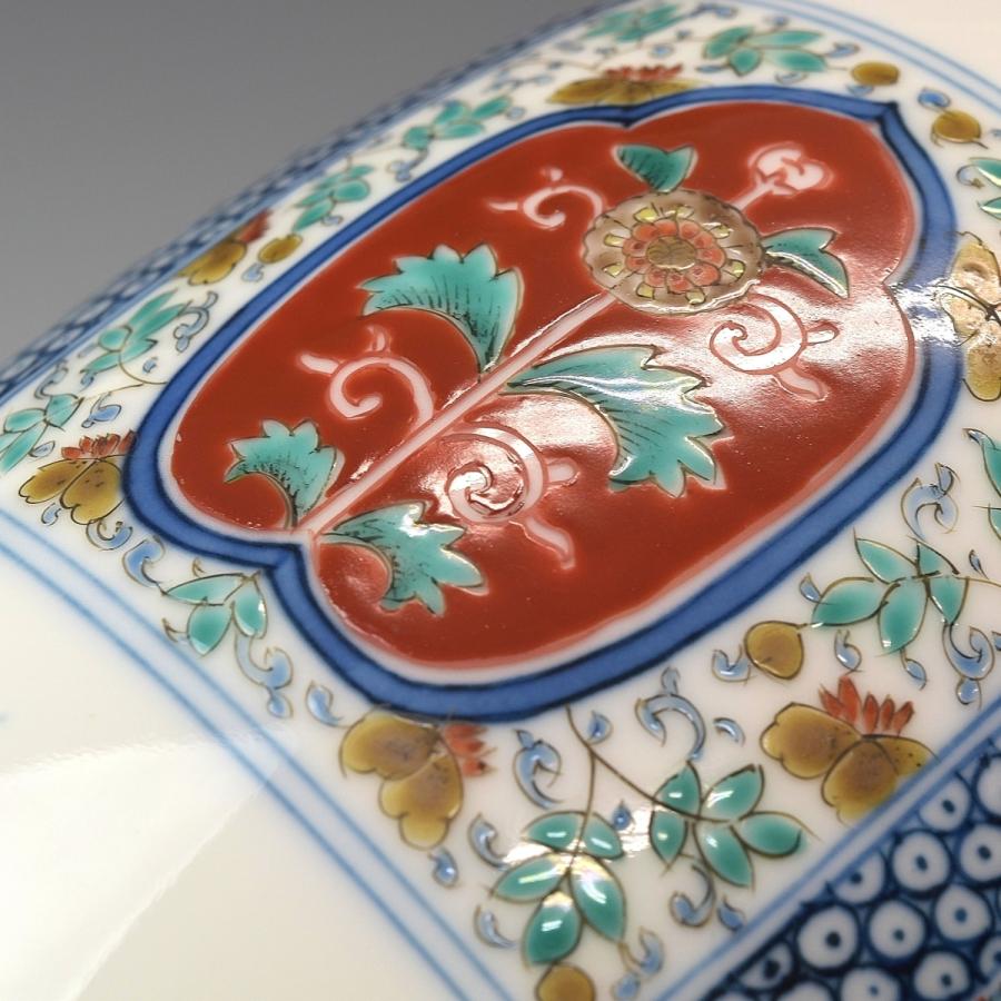 趣楽】 十二代 酒井田柿右衛門本人作 染錦地紋松竹梅画小花瓶 高さ21