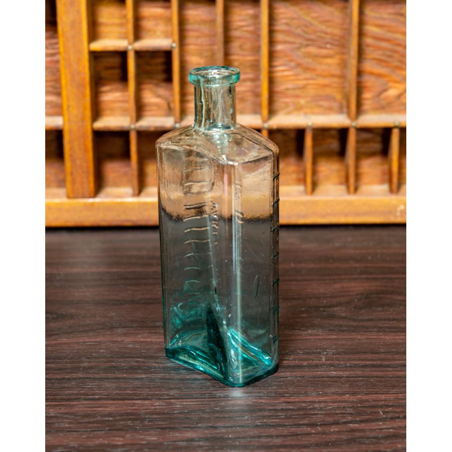 アンティーク エンボス文字入り ガラスボトル 高さ16.5cm 瓶 一輪挿し