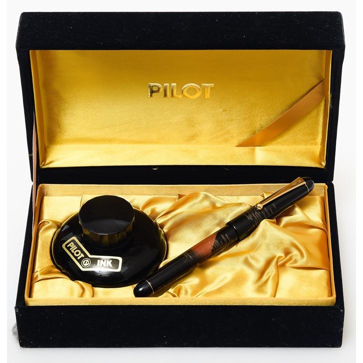 蒔絵万年筆 PILOT(パイロット) 平蒔絵 赤富士 万年筆 M 中字 ペン先14K