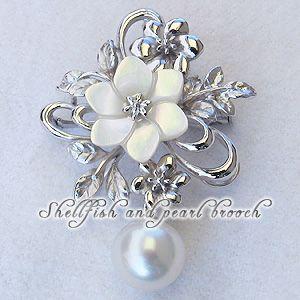ブローチ 花 パール 真珠 南洋白蝶真珠 ホワイト系 直径10mm 白蝶貝 花