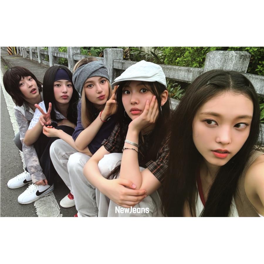 Essential with NewJeans A3ポスターセット 【公式通販】