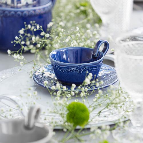 ポルトガルを代表する陶器メーカー ボルダロピニェイロのテーブル