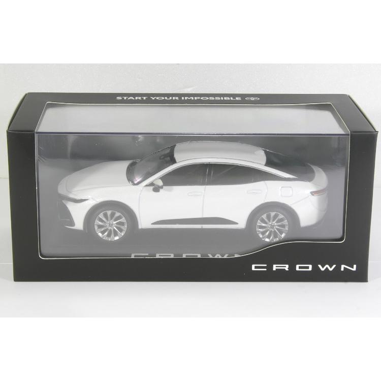 トヨタ クラウン クロスオーバー 1/30 ミニカー マットメタル 96台