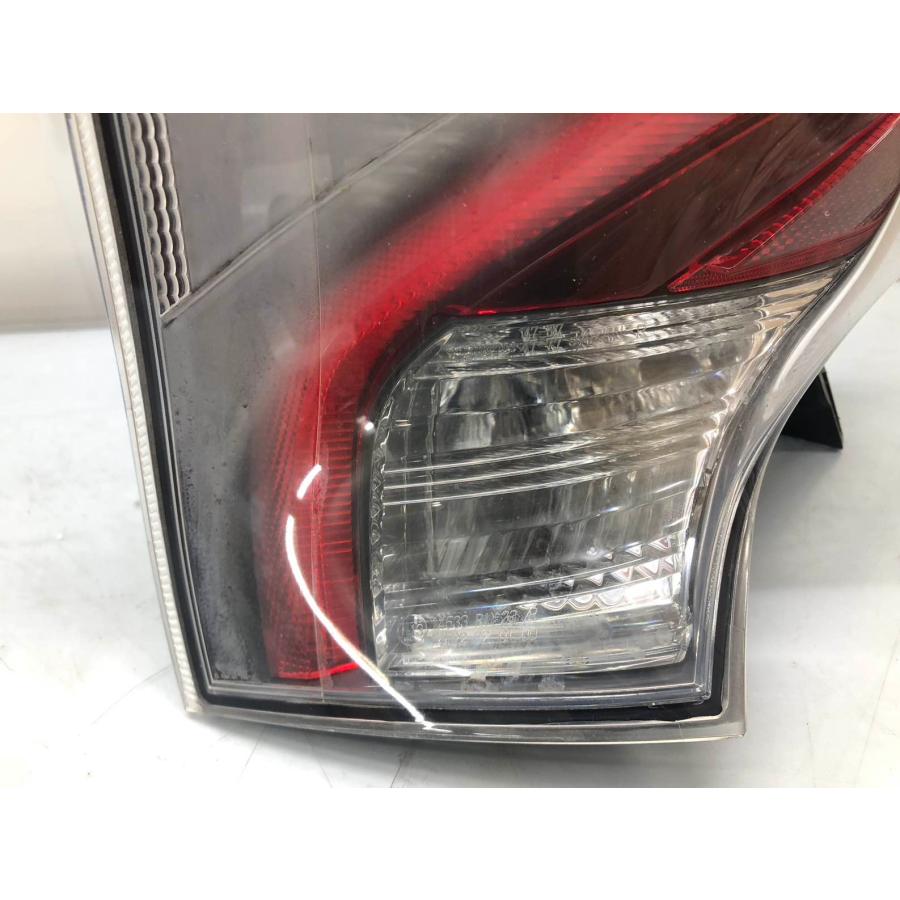 トヨタ プリウス ZVW50 前期 純正 テールランプ 右 上部 81210-47030