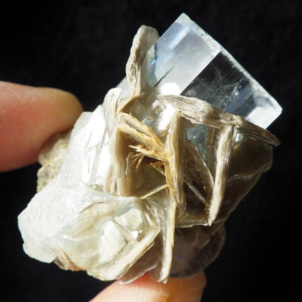 アクアマリン with モスコバイト 結晶 原石 パキスタン産 天然石