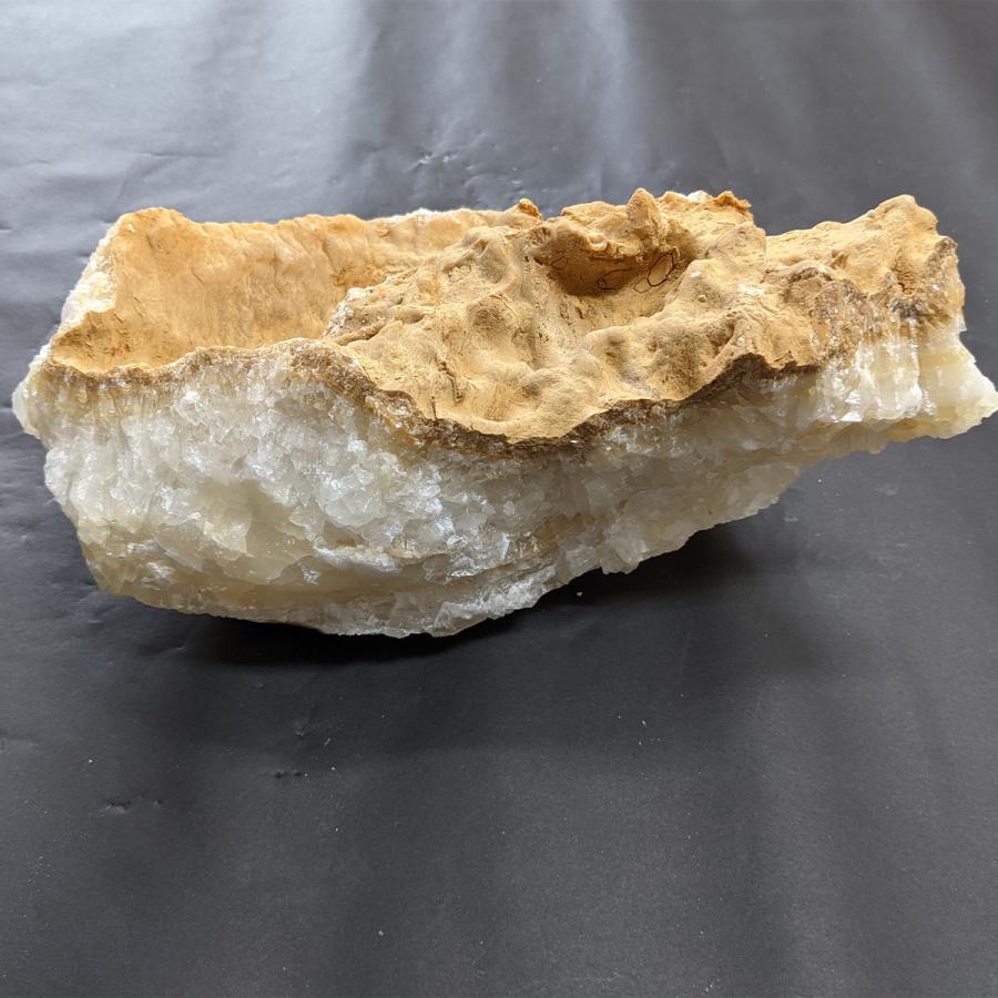 鍾乳石 国産（岡山県新見市） / 長さ25cm・4.3kg 天然石 結晶 銘石