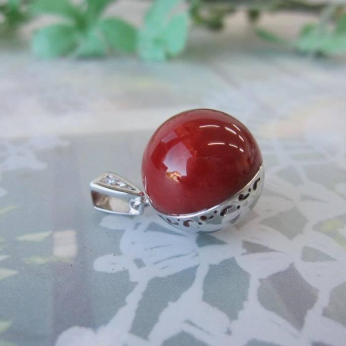日本 高知産血赤珊瑚 丸玉 デザイン ペンダントトップ 16.7ミリ Pt900