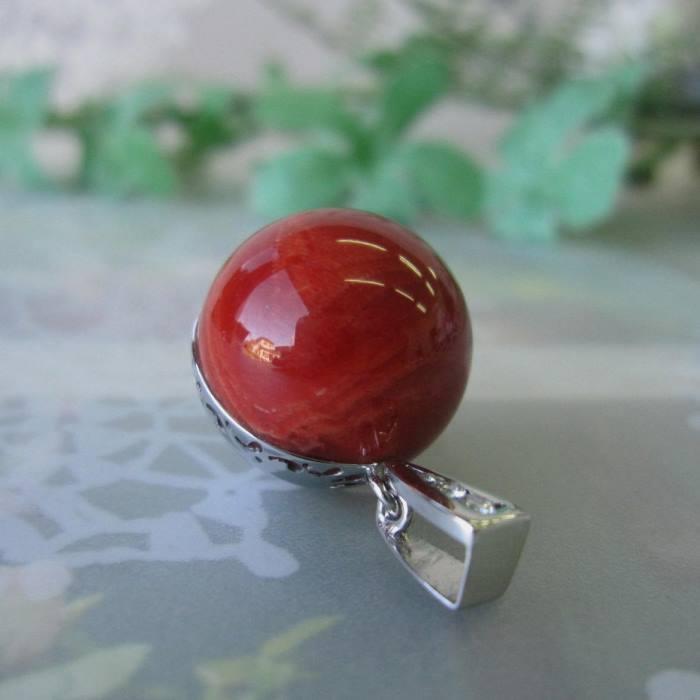 日本 高知産血赤珊瑚 丸玉 デザイン ペンダントトップ 16.7ミリ Pt900