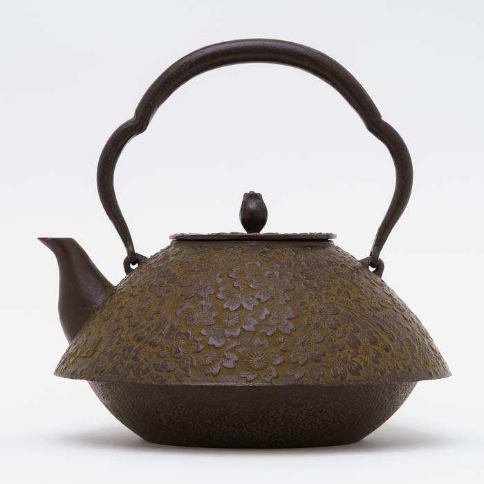 南部鉄器 鉄瓶 送料無料 伝統工芸士 佐藤勝久”東屋 桜 桐箱付