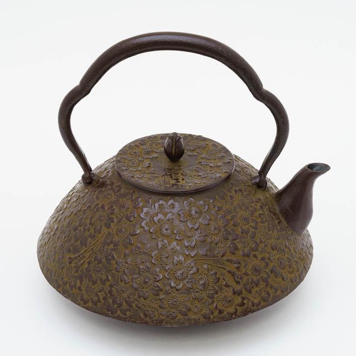 南部鉄器 鉄瓶 送料無料 伝統工芸士 佐藤勝久”東屋 桜 桐箱付