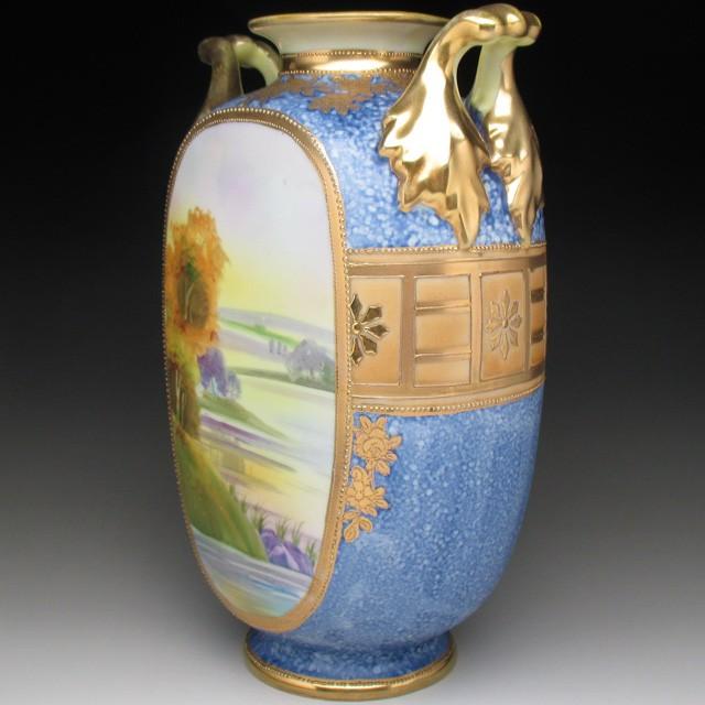 ノリタケ オールドノリタケ 暈し青地金盛り湖畔風景絵 花瓶 22cm