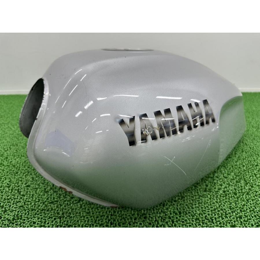 YAMAHA（ヤマハ） XJR1300 タンク 銀 純正 中古 バイク 部品 RP01J