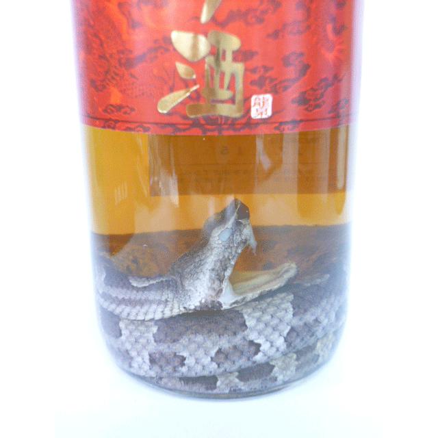 ☆送料無料☆【龍泉酒造】 泡盛漬 ハブ入り ハブ酒 40度 750ml
