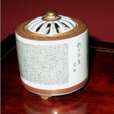 九谷焼 大雅作 色絵 細字 金彩 陶器 香爐 香炉 茶道具 三足香炉 時代物