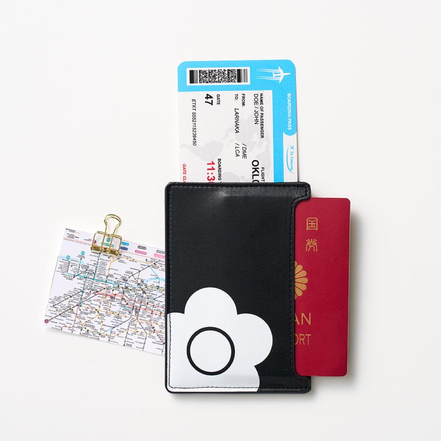 MARY QUANT（マリークヮント） パスポートケース カバー | マリー