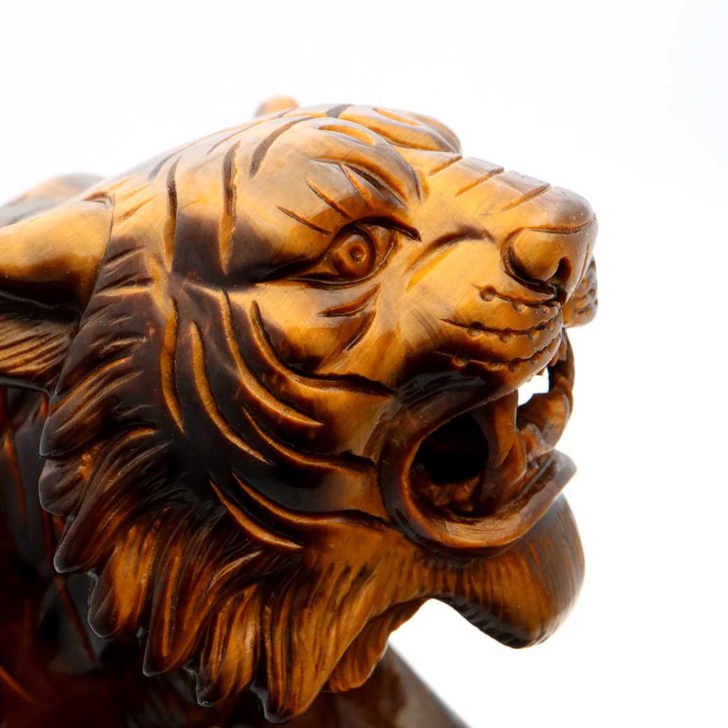 GOLD STONE タイガーアイ 虎 置物 彫刻 台座付き 1.7kg 虎眼石 風水