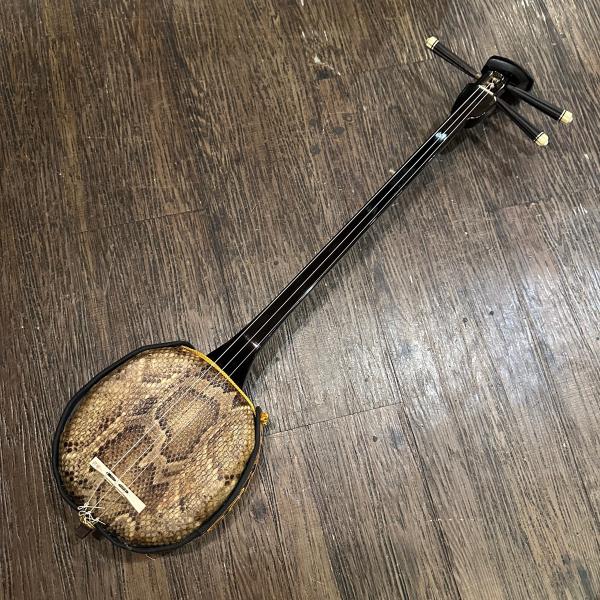 三味線 ヘビ革 黒/金 布袋付き 沖縄三線 本蛇皮 黒金装飾 琉球