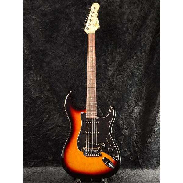 G&L Tribute Legacy 3トーンサンバースト/R/ブラックガード《エレキ