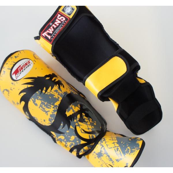新 TWINS ツインズ 本革製キックボクシング レガース レッグガード