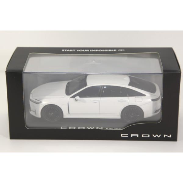 トヨタ特注 1/30 新型 クラウンクロスオーバー ブラックパッケージ