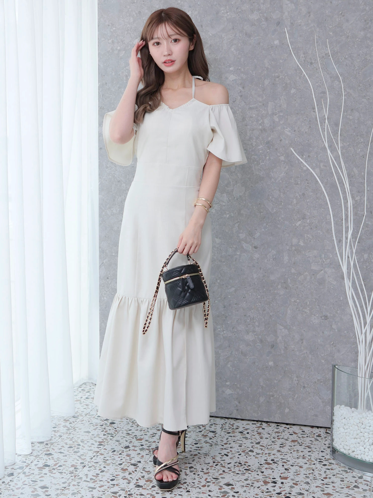 LIP SERVICE（リップサービス）｜ Vカットホルターギャザーマーメイド