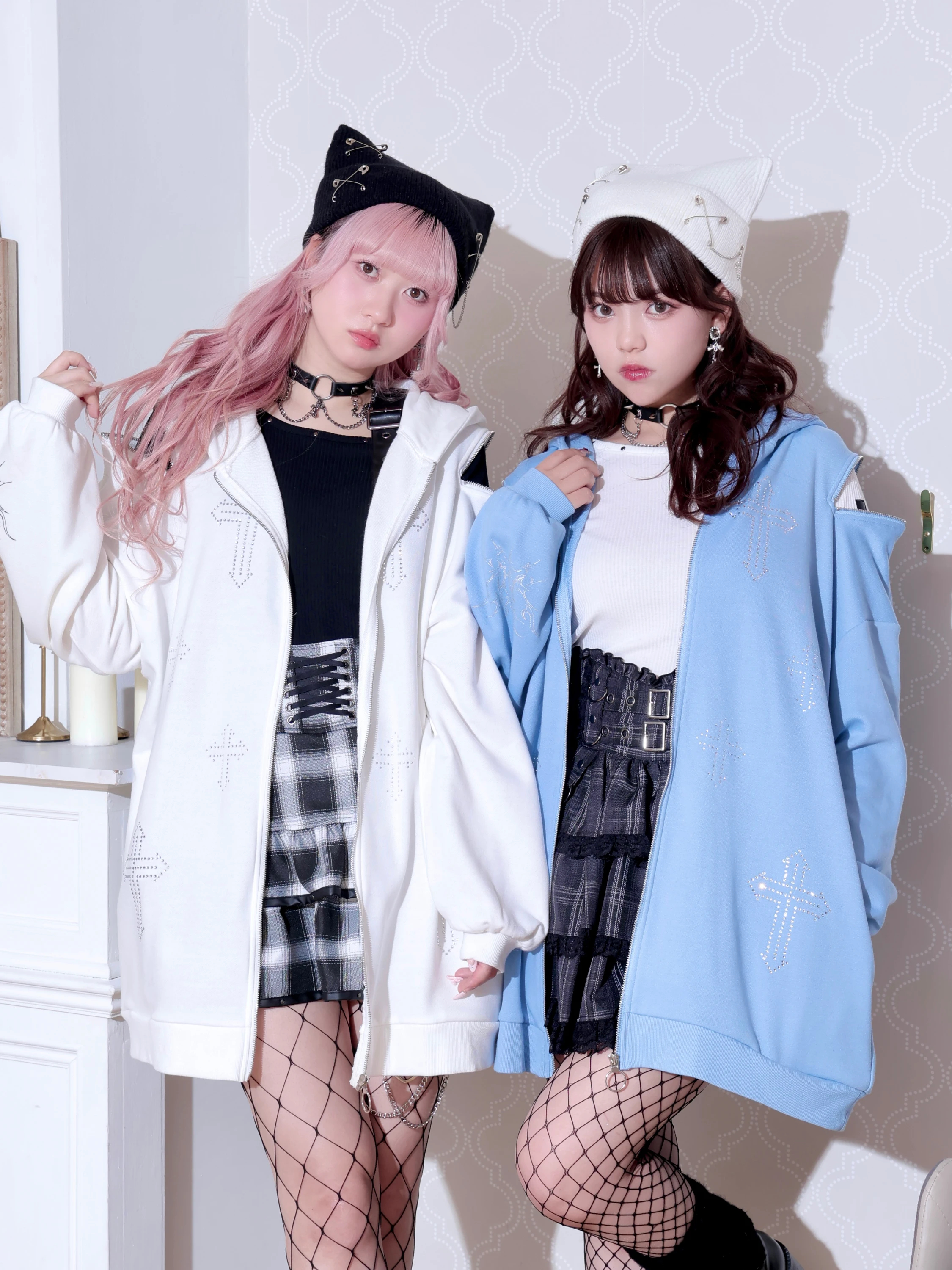 クロスラインストーンユニセックスZIP裏毛パーカー（パーカー｜オフ