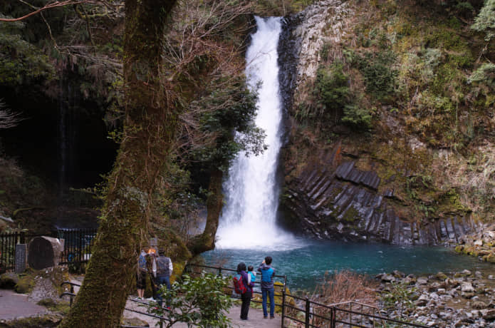 浄蓮の滝｜伊豆最大級の滝はマイナスイオン満点！釣りにわさびスイーツ