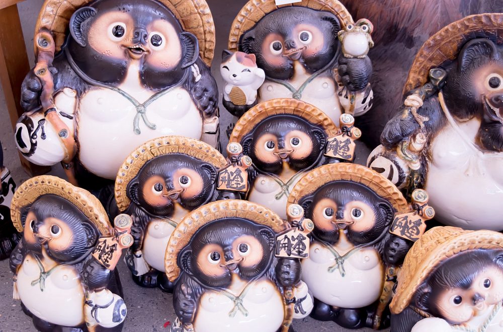 お宝☆木彫りのタヌキの置き物 超縁起物♪商売繁盛に！ 楽天市場】【1