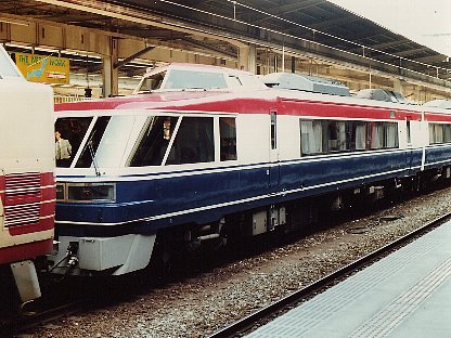 JR九州 キハ183系1000番台 オランダ村特急