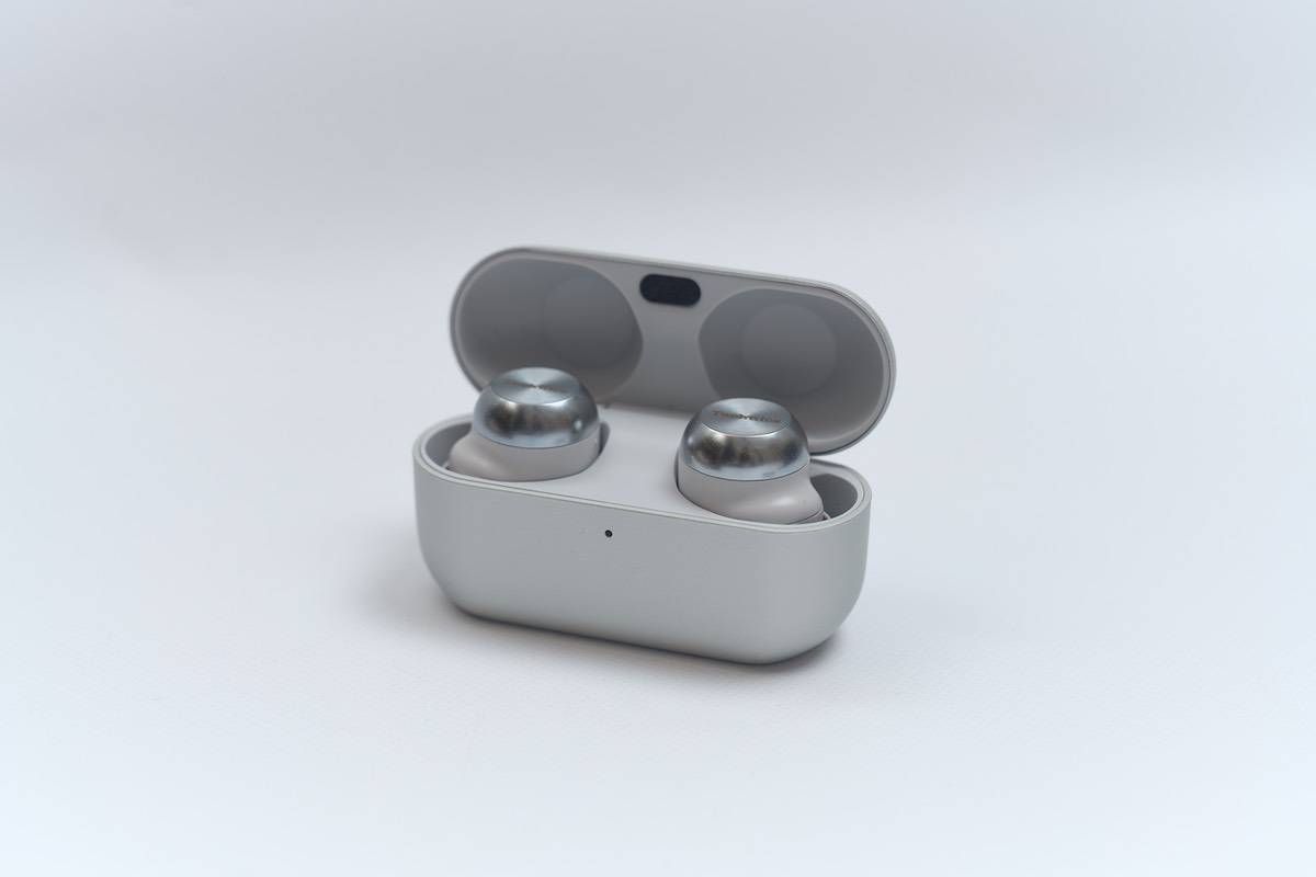 テクニクス AZ100 新品未開封 Technics eah-AZ100シルバー未開封 私が