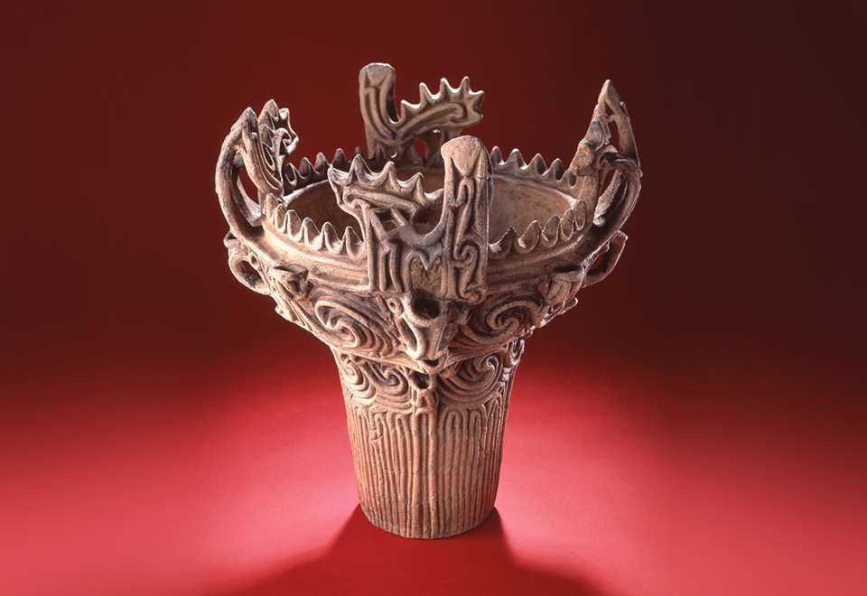 火焔型土器 三条の縄文 高さ250mm 幅250mm 重さ3kg 火焔型土器