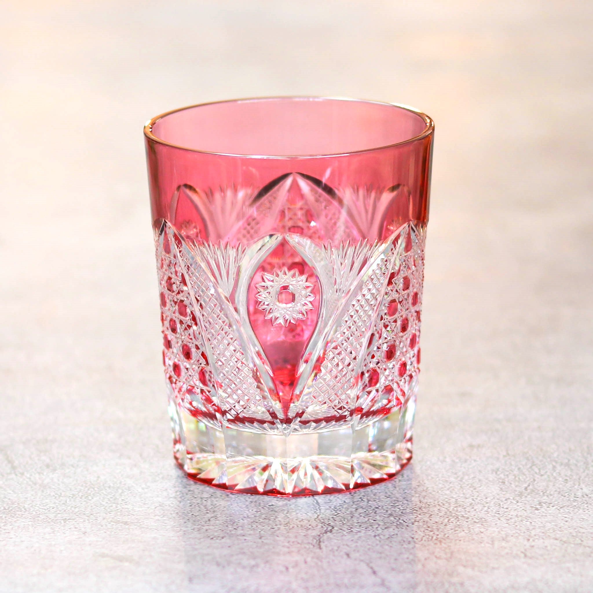 黒木国昭 作 『手吹きガラス ぐいのみ』 共箱 赤被せ 梅文 和風切子 綾