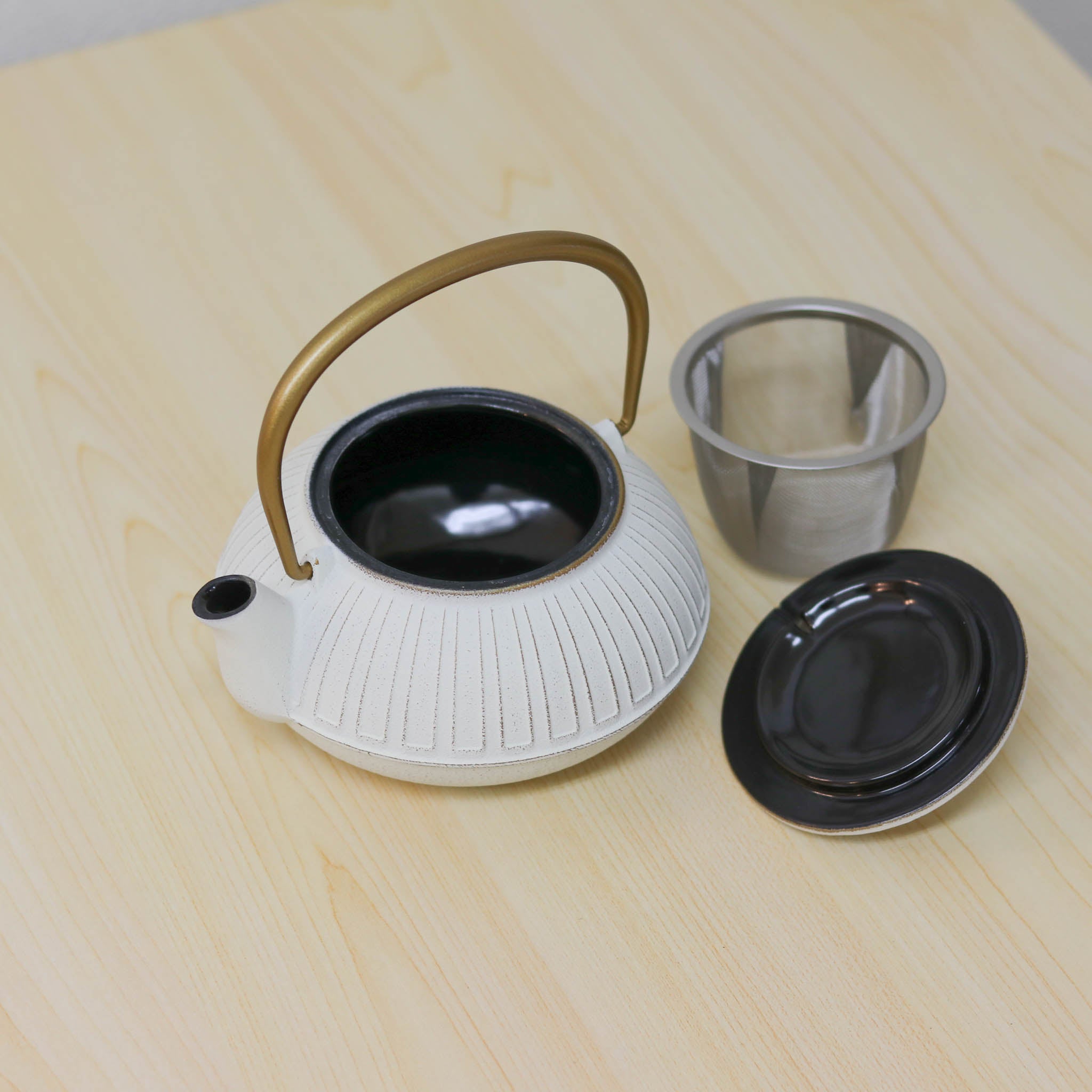 南部鉄器 急須 | 菊 0.65L | 金・麻色 | 岩鋳