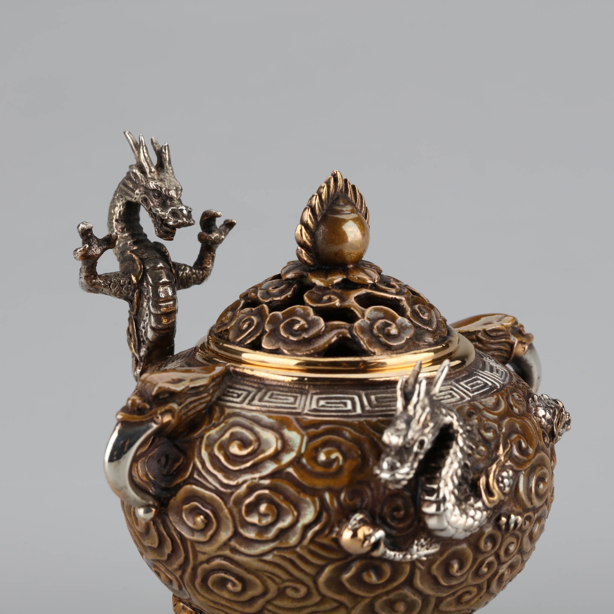 香炉 銅製 一角獣耳 鶴彫り 香炉 銅製 一角獣耳 鶴彫り