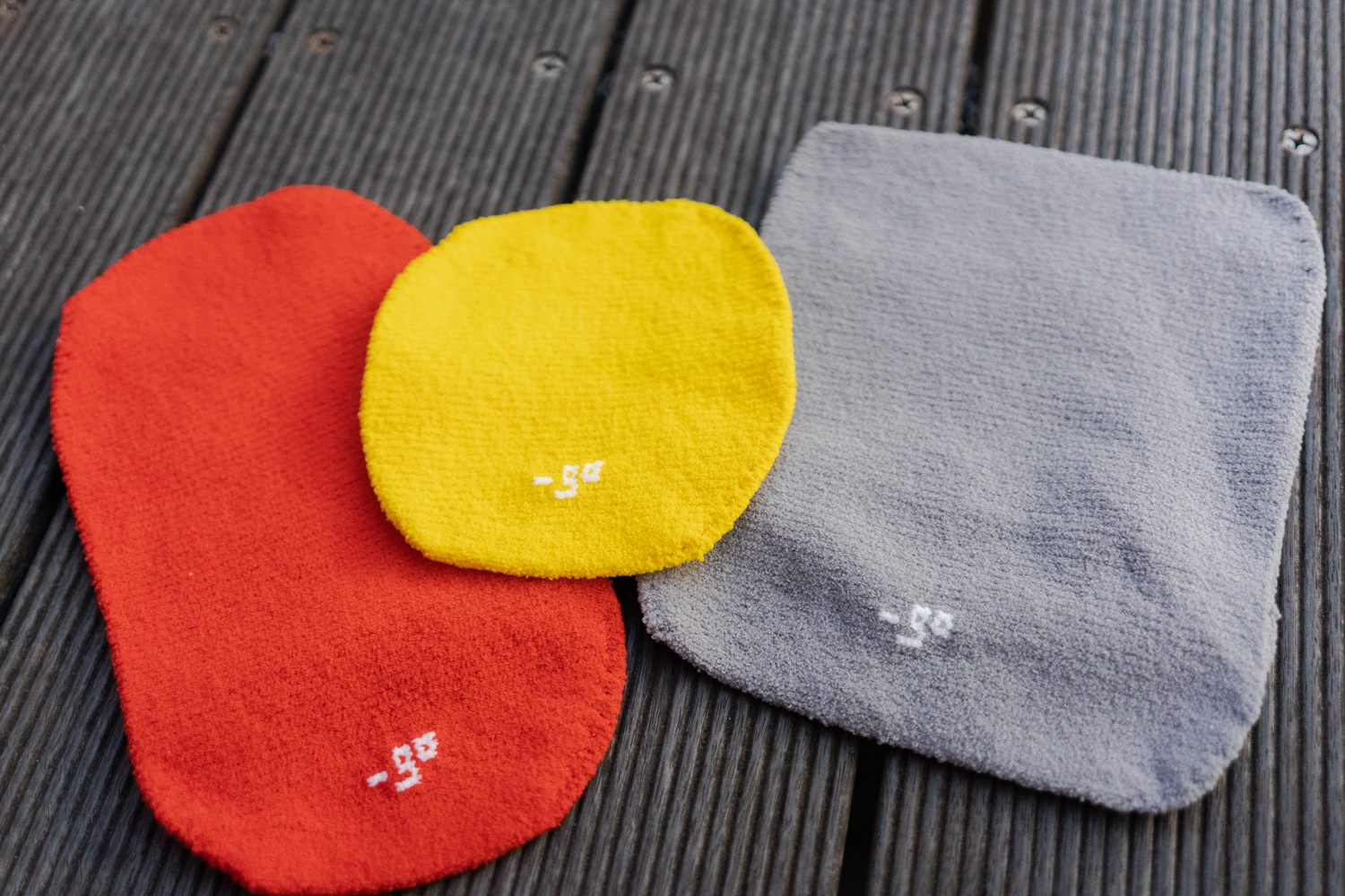 伸びて包んでバッグの中身をスッキリまとめるパッキングニット「_go