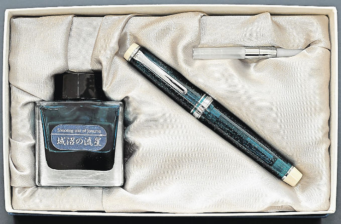 オリジナルの万年筆、「香り」がするインク…「感動を届ける」三田