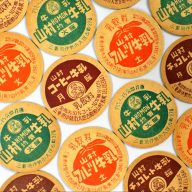 令和に10万枚の売り上げ！ レトロかわいい『牛乳瓶のフタ』の歴史 紙製