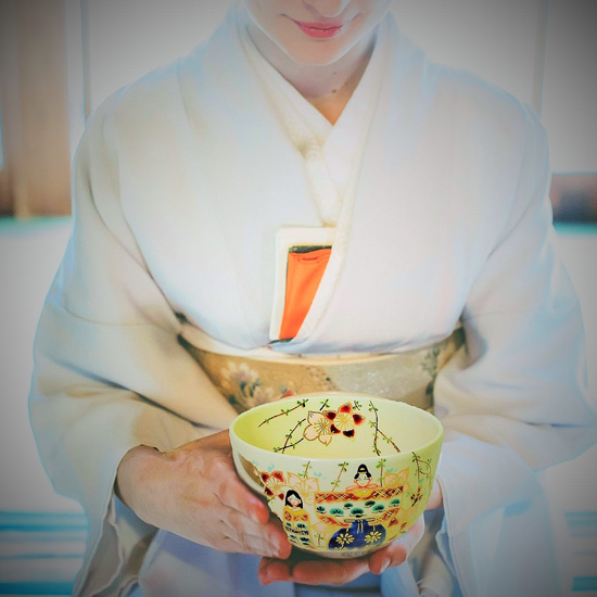 抹茶碗 色絵 ひな祭りと桃の花 雛祭りを祝い邪気をはらう茶碗