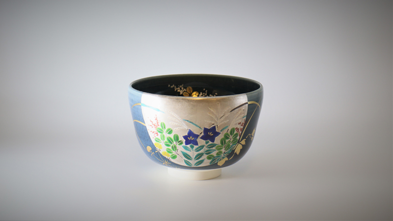 抹茶碗 るり釉 銀月に秋草